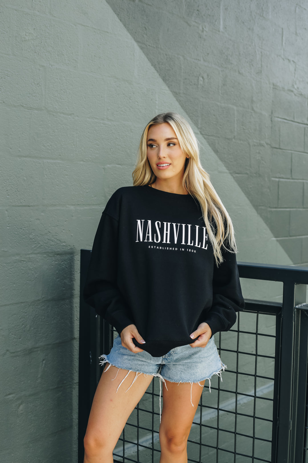 Nashville EST. Crewneck [Black]